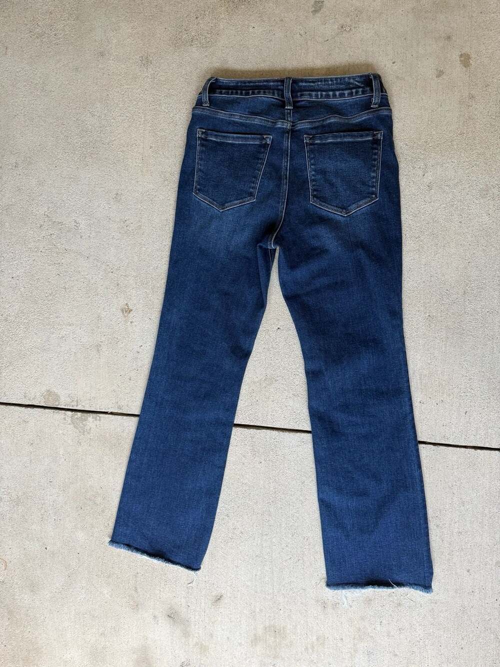 Vervet Blue Dark Wash Raw Hem Cropped Jeans Size 28 T5958 - Picture 2 of 5